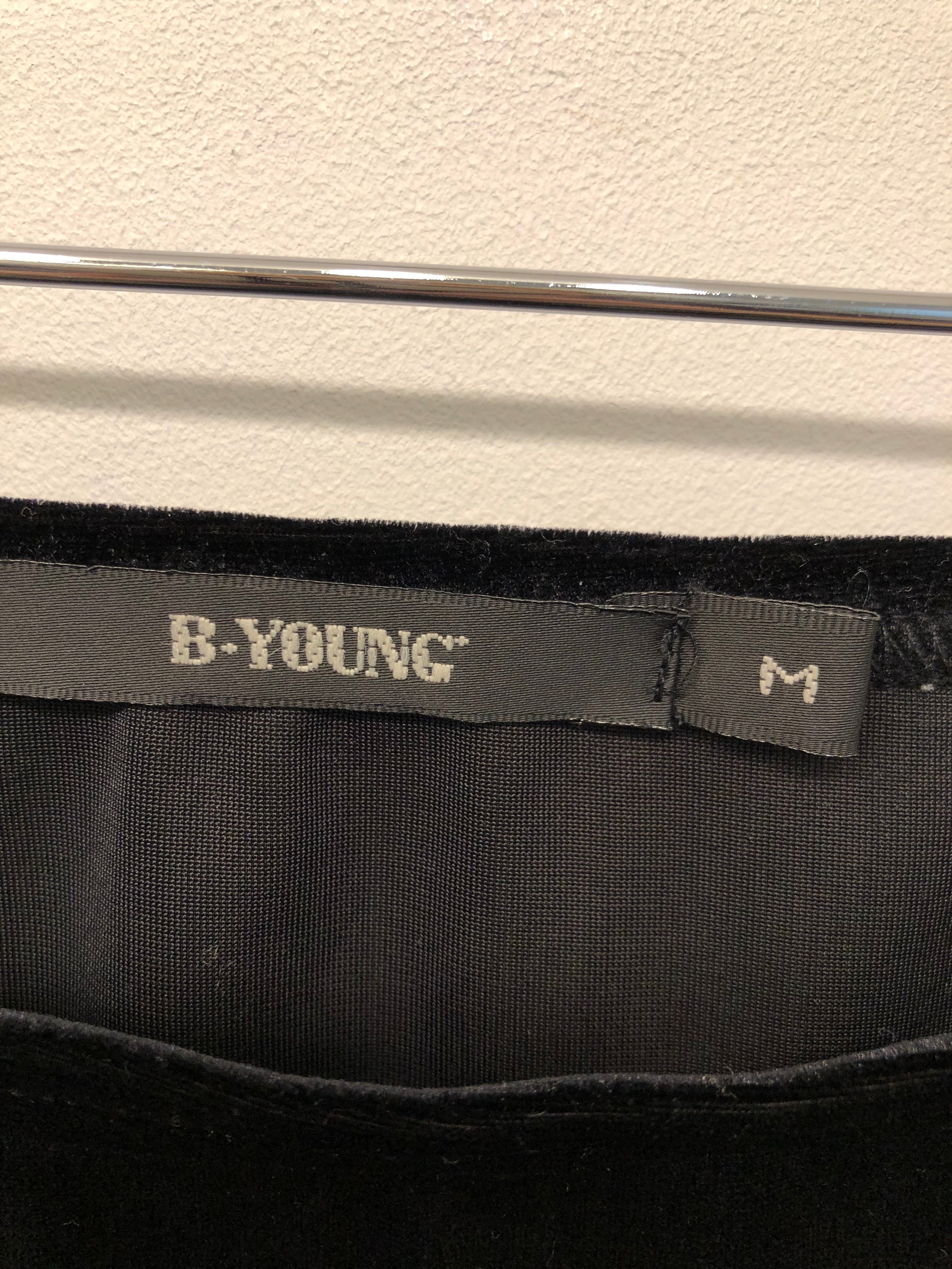 B-Young Nederdel